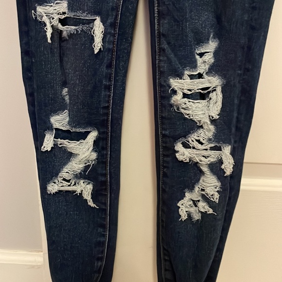 American Eagle ripped jeans - Picture 2 of 4